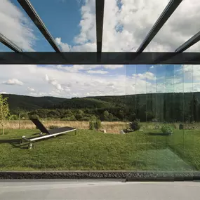 Sommergarten ???? 
Terrassendach mit Glas-Schieb-Türen
Schutz vor Wind und Wetter auf Ihrer Terrasse
