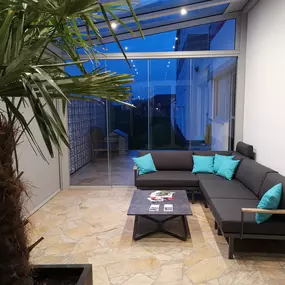 Unser Sommergarten steht nun zum bestaunen bereit!
Große Glasflächen, wärmende Sonneneinstrahlung, eine Lounge zum Entspannen.
Überzeugen Sie sich selbst, ich freue mich auf Sie ????