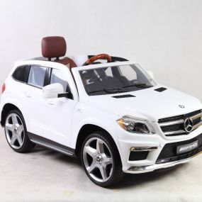 Mercedes GL 63 12 volt Electric Ride on Car with Parental Remote http://www.elegantelectronix.com/store/p93/Licensed_Mercedes_GL_63_with_Touchscreen_TV_RC_Electric_Ride_on_Car_with_Parental_Remote_Control.html