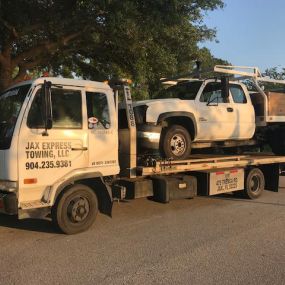 Call now for a fast and efficient towing service!