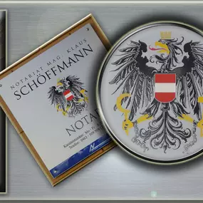 Beschilderungen: gravierte (gefräste) Schilder, mehrfärbige Ausführung d. h. die Vertiefung wird mit Lack ausgelegt, 
 z. B. aus eloxiertem Aluminium, Messing, Edelstahl (Niro), Holz, Kunststoff, ..... für Architekten, Notare, Rechtsanwälte mit dem Österreichadler
