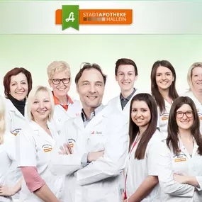 Willkommen in der Stadtapotheke Hallein
Eine Apotheke mit Herz und Eigenproduktion
Bei uns stehen der Kunde und seine Wünsche im Vordergrund! Mit einem freundlichen, bestens ausgebilde­ten Experten von rund 20 Mitarbeiterinnen führt Mag. Volker Kühn eine auch auf alternative Heilmethoden spezialisierte Apotheke, in der der Kunde im Mittelpunkt steht.

Unser Team steht für Kompetenz und Service rund um das Thema Gesundheit, Therapieverfahren und Pharmazie.

Wir freuen uns Ihnen bei allen Gesundhe