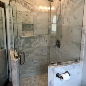 Kerrville's top choice for residential & commercial glass services, including shower doors & enclosures, custom glass table tops & shelving, and mirrors as well as window installation, window repair, re-screening, and commercial glass installation.  Contact us today for more information or to schedule service!