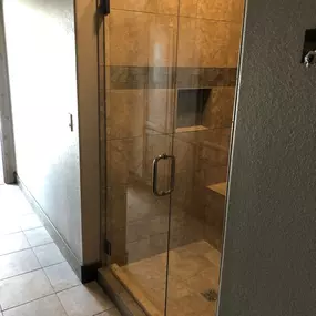 Kerrville's top choice for residential & commercial glass services, including shower doors & enclosures, custom glass table tops & shelving, and mirrors as well as window installation, window repair, re-screening, and commercial glass installation.  Contact us today for more information or to schedule service!