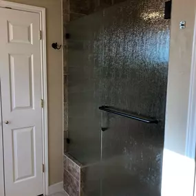 Kerrville's top choice for residential & commercial glass services, including shower doors & enclosures, custom glass table tops & shelving, and mirrors as well as window installation, window repair, re-screening, and commercial glass installation.  Contact us today for more information or to schedule service!