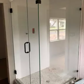 Kerrville's top choice for residential & commercial glass services, including shower doors & enclosures, custom glass table tops & shelving, and mirrors as well as window installation, window repair, re-screening, and commercial glass installation.  Contact us today for more information or to schedule service!