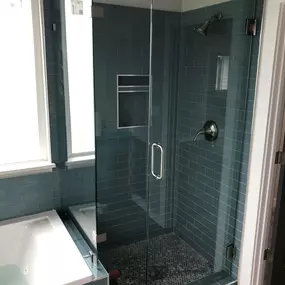 Kerrville's top choice for residential & commercial glass services, including shower doors & enclosures, custom glass table tops & shelving, and mirrors as well as window installation, window repair, re-screening, and commercial glass installation.  Contact us today for more information or to schedule service!