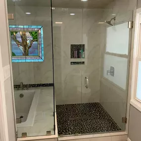 Kerrville's top choice for residential & commercial glass services, including shower doors & enclosures, custom glass table tops & shelving, and mirrors as well as window installation, window repair, re-screening, and commercial glass installation.  Contact us today for more information or to schedule service!