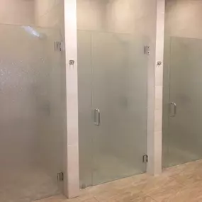 Kerrville's top choice for residential & commercial glass services, including shower doors & enclosures, custom glass table tops & shelving, and mirrors as well as window installation, window repair, re-screening, and commercial glass installation.  Contact us today for more information or to schedule service!