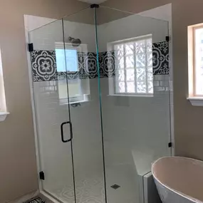 Kerrville's top choice for residential & commercial glass services, including shower doors & enclosures, custom glass table tops & shelving, and mirrors as well as window installation, window repair, re-screening, and commercial glass installation.  Contact us today for more information or to schedule service!