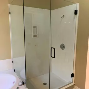 Kerrville's top choice for residential & commercial glass services, including shower doors & enclosures, custom glass table tops & shelving, and mirrors as well as window installation, window repair, re-screening, and commercial glass installation.  Contact us today for more information or to schedule service!