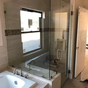 Kerrville's top choice for residential & commercial glass services, including shower doors & enclosures, custom glass table tops & shelving, and mirrors as well as window installation, window repair, re-screening, and commercial glass installation.  Contact us today for more information or to schedule service!