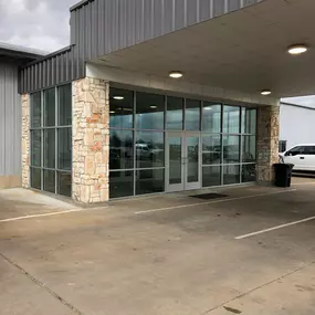 Kerrville's top choice for residential & commercial glass services, including shower doors & enclosures, custom glass table tops & shelving, and mirrors as well as window installation, window repair, re-screening, and commercial glass installation.  Contact us today for more information or to schedule service!