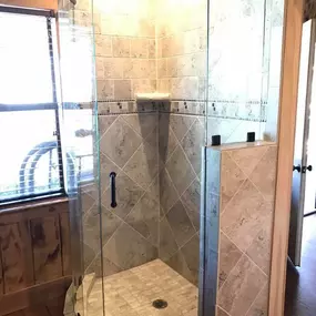 Kerrville's top choice for residential & commercial glass services, including shower doors & enclosures, custom glass table tops & shelving, and mirrors as well as window installation, window repair, re-screening, and commercial glass installation.  Contact us today for more information or to schedule service!