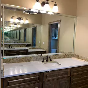 Kerrville's top choice for residential & commercial glass services, including shower doors & enclosures, custom glass table tops & shelving, and mirrors as well as window installation, window repair, re-screening, and commercial glass installation.  Contact us today for more information or to schedule service!