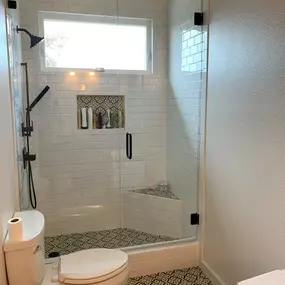 Kerrville's top choice for residential & commercial glass services, including shower doors & enclosures, custom glass table tops & shelving, and mirrors as well as window installation, window repair, re-screening, and commercial glass installation.  Contact us today for more information or to schedule service!