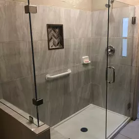 Kerrville's top choice for residential & commercial glass services, including shower doors & enclosures, custom glass table tops & shelving, and mirrors as well as window installation, window repair, re-screening, and commercial glass installation.  Contact us today for more information or to schedule service!