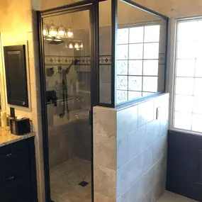 Kerrville's top choice for residential & commercial glass services, including shower doors & enclosures, custom glass table tops & shelving, and mirrors as well as window installation, window repair, re-screening, and commercial glass installation.  Contact us today for more information or to schedule service!