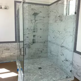 Kerrville's top choice for residential & commercial glass services, including shower doors & enclosures, custom glass table tops & shelving, and mirrors as well as window installation, window repair, re-screening, and commercial glass installation.  Contact us today for more information or to schedule service!