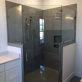 Kerrville's top choice for residential & commercial glass services, including shower doors & enclosures, custom glass table tops & shelving, and mirrors as well as window installation, window repair, re-screening, and commercial glass installation.  Contact us today for more information or to schedule service!