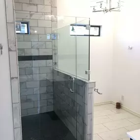 Kerrville's top choice for residential & commercial glass services, including shower doors & enclosures, custom glass table tops & shelving, and mirrors as well as window installation, window repair, re-screening, and commercial glass installation.  Contact us today for more information or to schedule service!