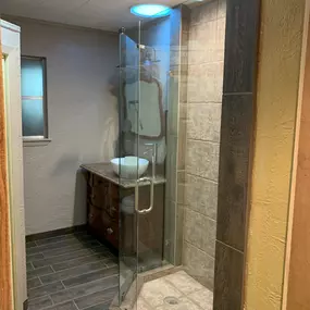 Kerrville's top choice for residential & commercial glass services, including shower doors & enclosures, custom glass table tops & shelving, and mirrors as well as window installation, window repair, re-screening, and commercial glass installation.  Contact us today for more information or to schedule service!