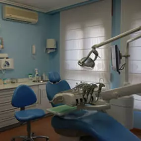 clinica-dental-perez-mombiela-silla-azul-03.jpg