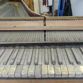 Piano Fuchs in 5020 Salzburg 
vor der Restaurierung: Detailansicht / Hammerflügel Conrad Graf - Bj. 1836