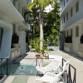 Dream South Beach - Courtyard