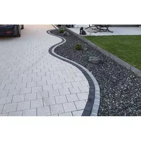 Bild von T. Streich-Pflasterarbeiten-Zaunbau-Rollrasen