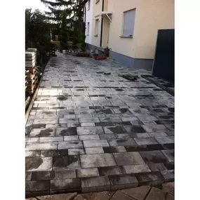 Bild von T. Streich-Pflasterarbeiten-Zaunbau-Rollrasen