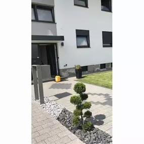 Bild von T. Streich-Pflasterarbeiten-Zaunbau-Rollrasen