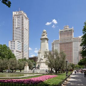 Plaza_de_Espana_de_Madrid.jpg