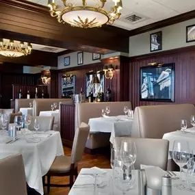 Milwaukee ChopHouse dining room