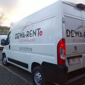 Ruime camionet huren voor een kleine verhuis of bezoek aan het containerpark? Het kan bij DEWA-rent
Deze bestelwagen beschikt over een achteruitrijcamera, zodat u veilig en makkelijk kan parkeren