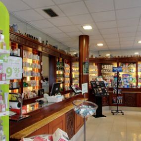farmacia-aristegui-interior-02.png