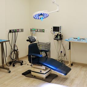 Our Virginia oral surgery specialists utilize the latest technology & equipment to achieve results with better efficiency & less downtime than past techniques. Pashapour Oral + Facial Surgery is home to a state-of-the-art ambulatory surgical center, as well as a beautiful office that features the latest amenities.