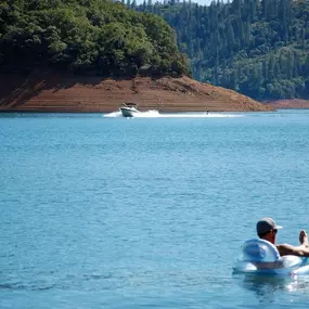 Bild von Holiday Harbor - Shasta Lake House Boat Rentals & Marina