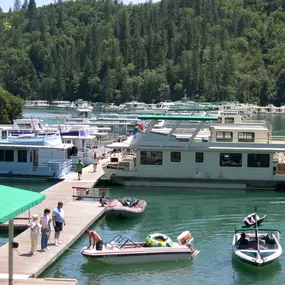 Bild von Holiday Harbor - Shasta Lake House Boat Rentals & Marina