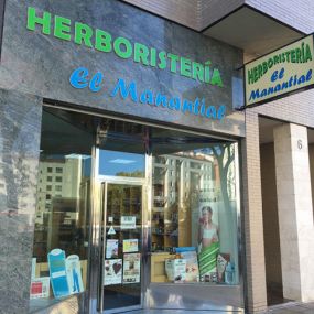herboristeria-el-manatial-fachada-01.jpg