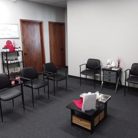 The waiting area at Spine in Motion Chiropractic Rehab