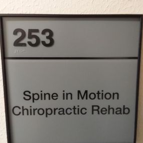 Sign on the outside of the building at Spine in Motion Chiropractic Rehab