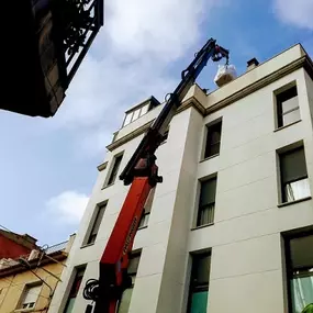 edifici_grua_big_bag_llenya_balmanya_petit.jpg