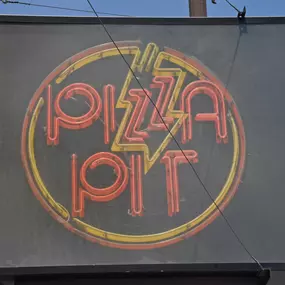 Pizza Pit neon sign