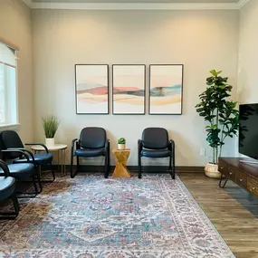 This calming therapist waiting area was meticulously cleaned by Dallas Janitorial Services, featuring sanitized seating and pristine decorative elements. Our specialized healthcare cleaning ensures mental health facilities maintain a serene, hygienic environment that promotes patient wellbeing.