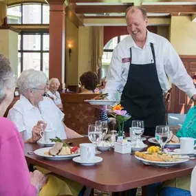 Eagan Pointe is the perfect place to call home, offering senior living with elegance and grace. Nestled in the heart of Eagan, we provide a warm and inviting atmosphere.