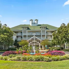 Bild von Old Buckingham Station at Midlothian Village Apartments