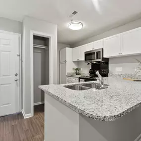 Bild von Old Buckingham Station at Midlothian Village Apartments