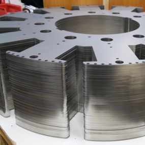 Wöss Ladenbau – Metalltechnik GmbH: Modernste Metallteilefertigung