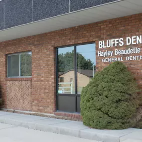 Bluffs Dental Office Exterior